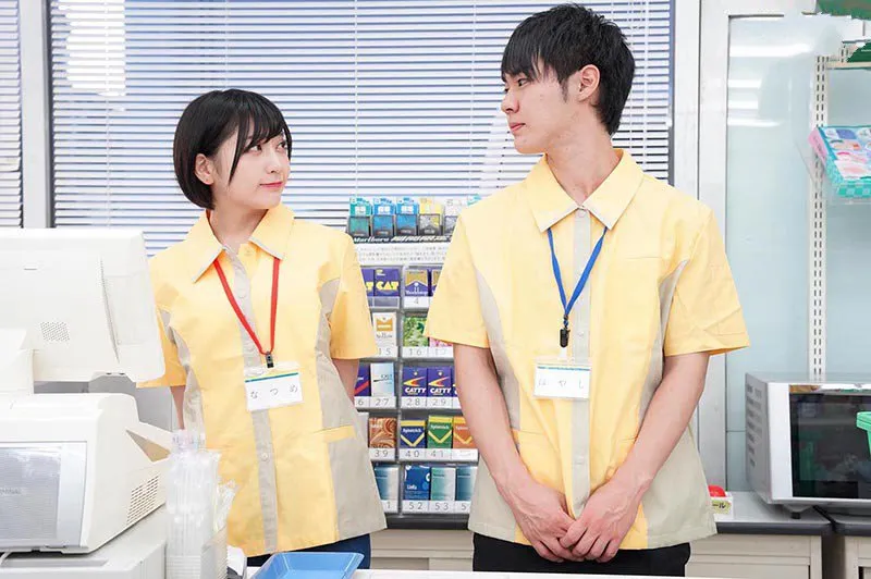 Bí mật lén lút ông chồng khi đi làm thêm ở cửa cậu bé tiện lợi