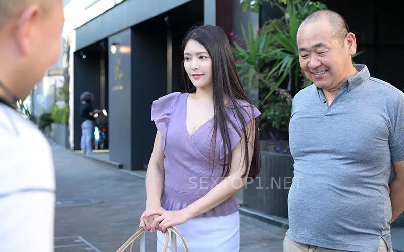 Thấy người vợ của nhân viên đẹp quá, quản lý lại có sở thích phang vợ yêu người khác nên đã…